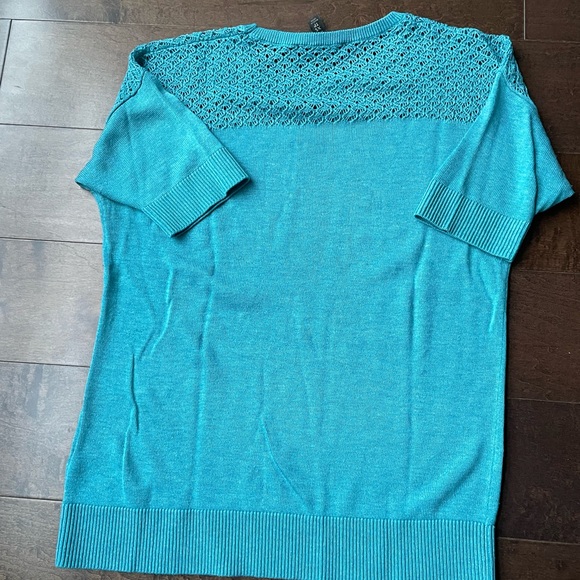 Banana Republic XS short sleeve sweater - Picture 3 of 6